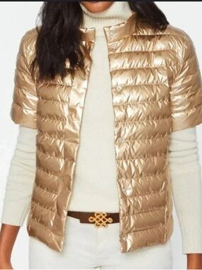 Short-Sleeve Metallic Puffer Jacket in Gold